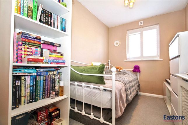 2, Tulyar Close, Surrey photo 4