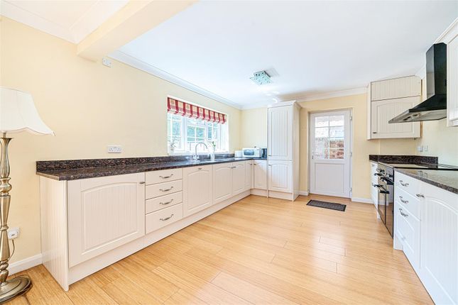 17, Coniston Way, Fleet photo 3