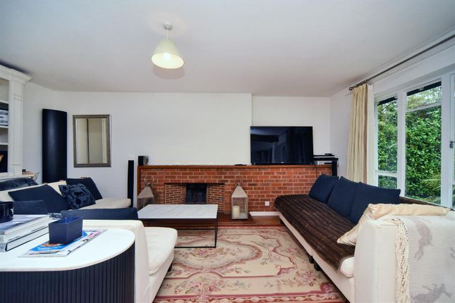 Bellaire, Wentworth Close, Surbiton photo 4