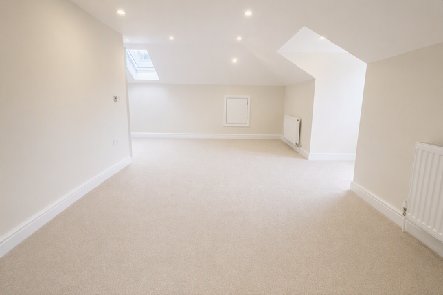 Flat 2, Redhill photo 2