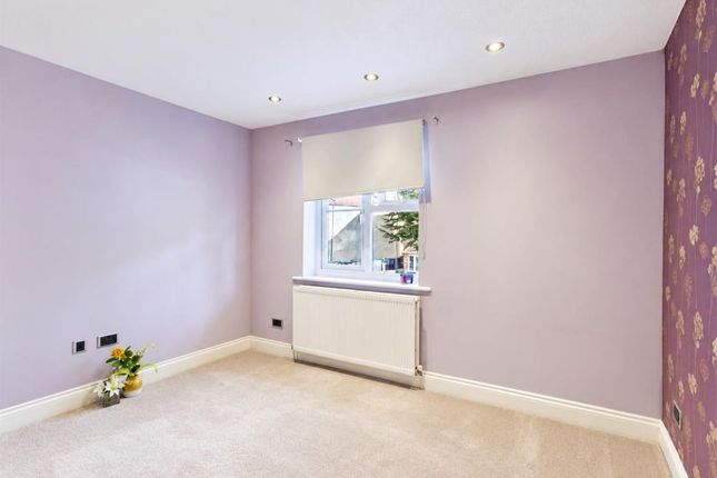 Parkfield Avenue, North Harrow photo 4