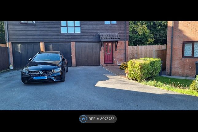 Hedge End, Southampton photo 2