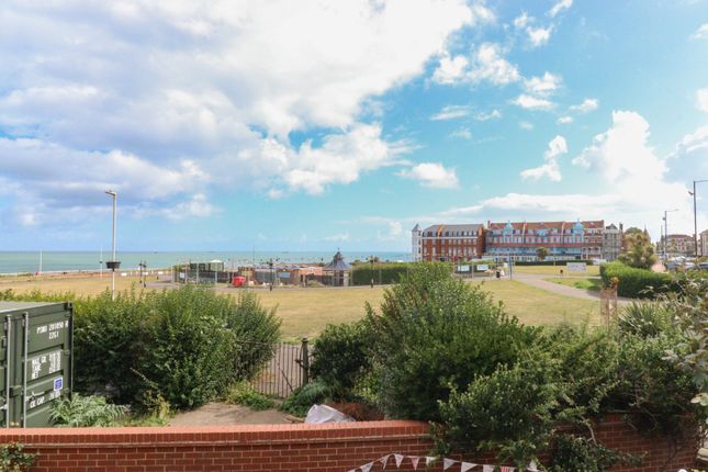 Flat 92, Queens Court,, Queens Parade, Margate photo 4