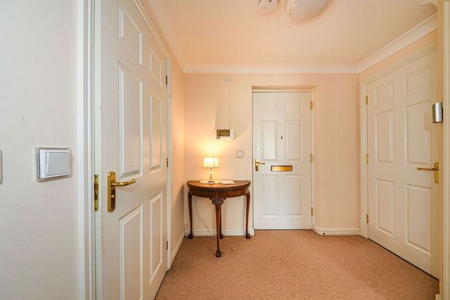 Flat for sale in Austen Court, Southgate