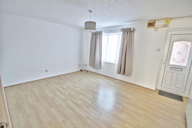 12, Berkeley Close, Nuneaton photo 2