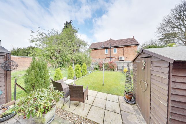 17, Taylor Close, Orpington photo 4