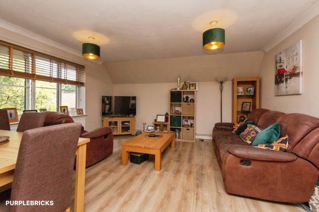 Flat 23/Franklin Court, Whetstone Road, Farnborough photo 3