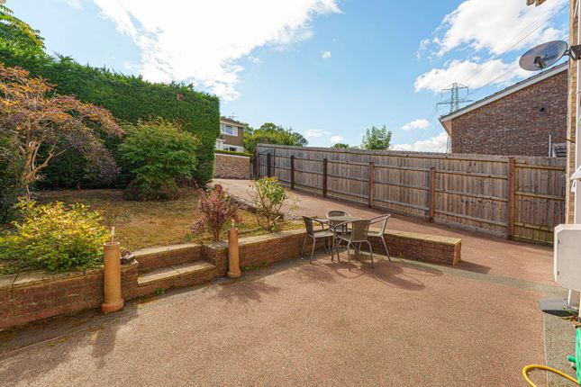 1 Webley Gardens, Newport photo 4