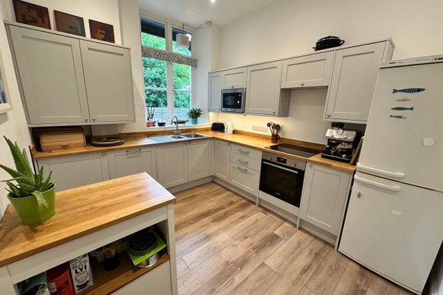 4, Camden Court, Brecon photo 2