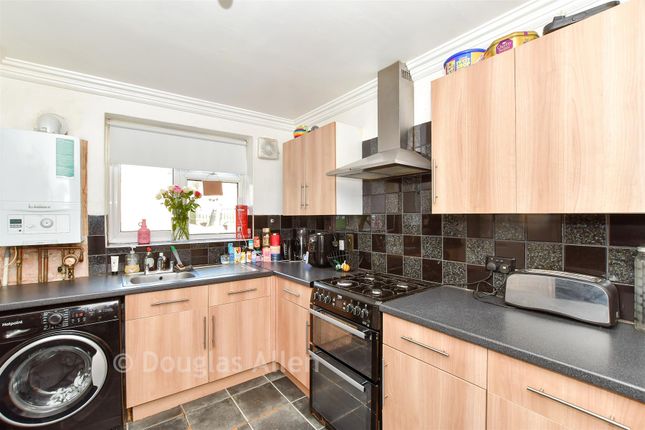 59, Victor Walk, Hornchurch photo 4