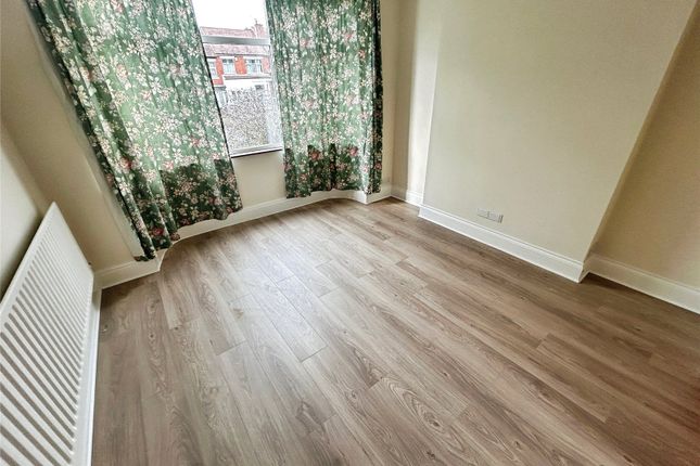 22, Queen Isabels Avenue, Coventry photo 2