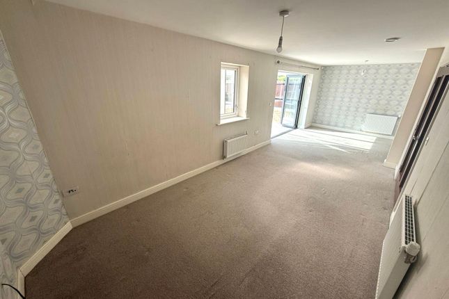 242, Hawksbill Way, Peterborough photo 4