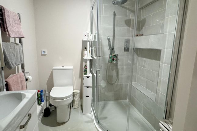 En Suite 2.Jpg