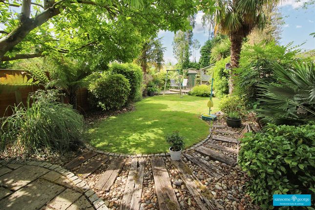 32, Holybrook Crescent, Reading photo 4