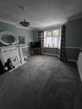 4 Lake Walk, CLACTON-ON-SEA photo 4