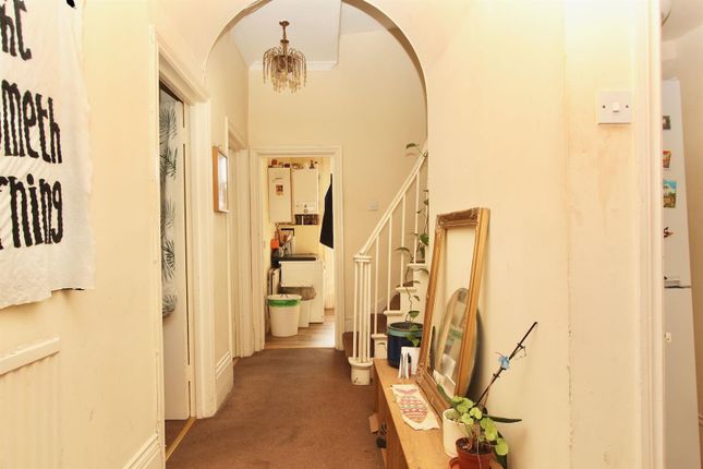 8a, Stamford Grove West, London photo 3