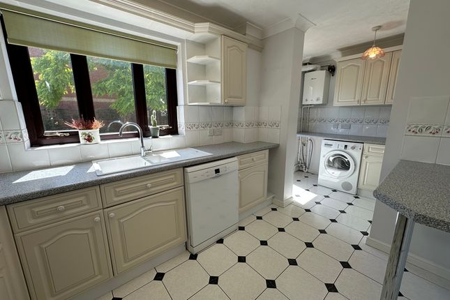 11 Eliot Way, Stowmarket photo 3
