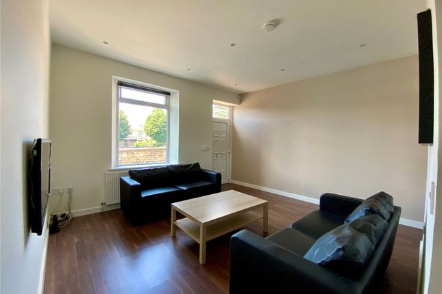 24 Victoria Street, Huddersfield photo 5