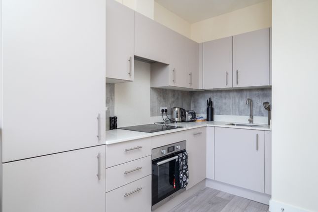 Flat for sale in Ewell Road, Cheam, Sutton