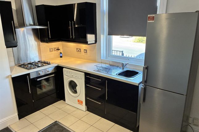 4, Ealand Road, Batley photo 3