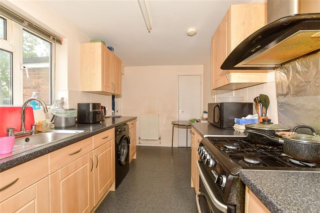 Lark Rise Langley Green, Crawley photo 3