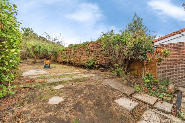 17, Longmead Avenue, Eastleigh photo 4