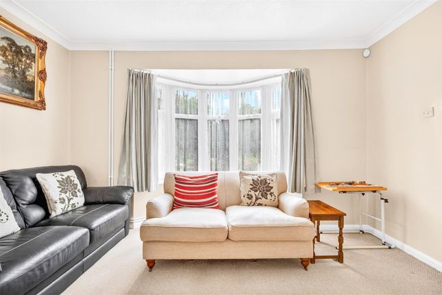 90, Roding Lane South, Ilford photo 4