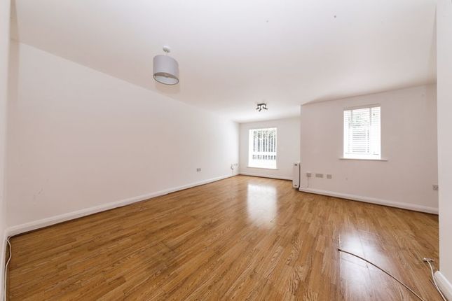 Flat to rent in Manning Gardens, Croydon