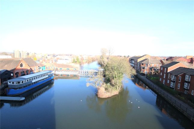 Flat for sale in Blakes Quay, Gas Works Road, Reading, Berkshire