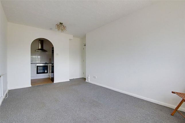 21, Tennyson Close, Enfield photo 3