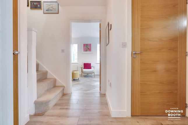 23, Violet Walk, Lichfield photo 4