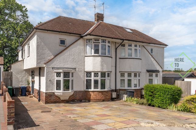 9 Myrtle Close, Barnet photo 4
