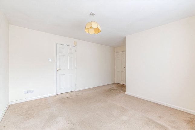 2 Highclere Court,, Holly Avenue, Addlestone photo 4