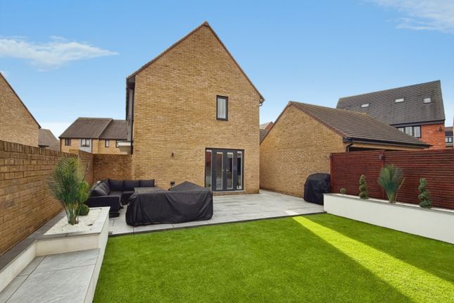 1, Paddock Close, Ashford photo 3