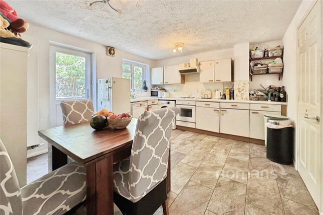 11, Thorburn Chase, Sandhurst photo 4