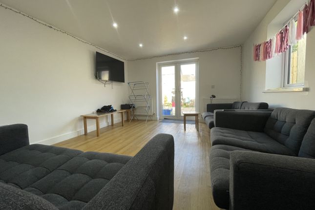 16, Flora Street, Cardiff photo 2