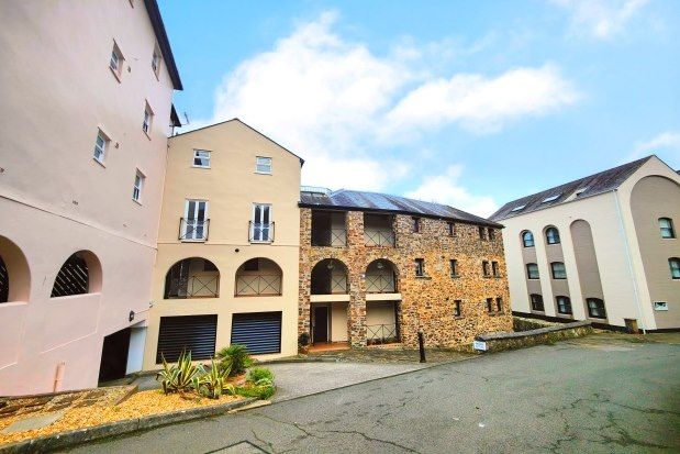 Thumbnail Flat to rent in Admirals Quay, Falmouth