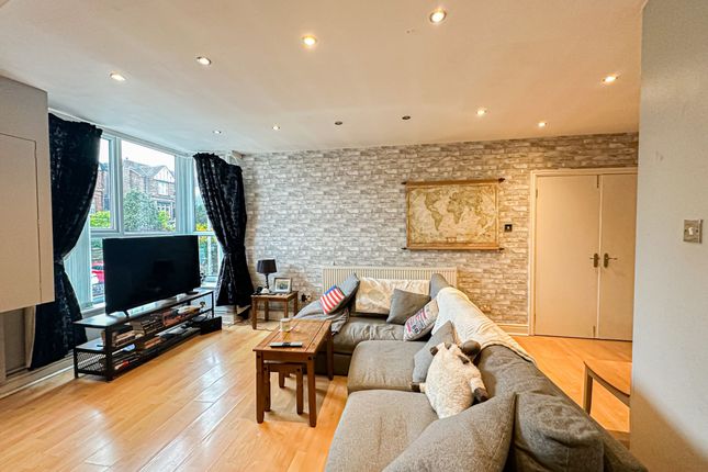Flat 4, Orchard House 52-60 Pensby Road, Wirral photo 2