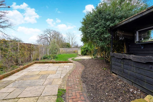 72 Summers Road, Godalming photo 2