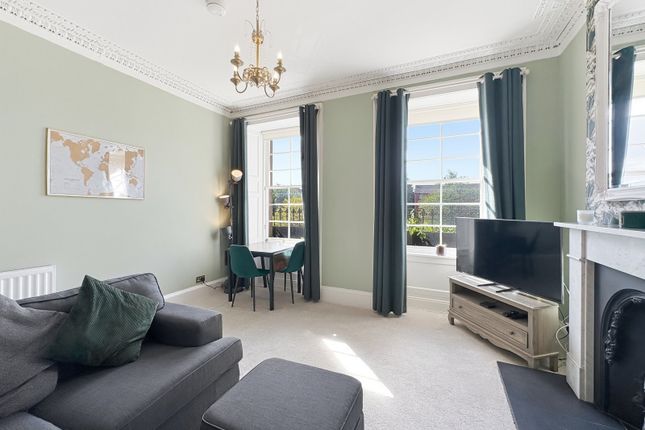 2/2 Gardner's Crescent, Edinburgh photo 2