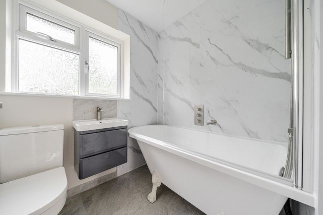 25, Kingfisher Drive, Surrey photo 4
