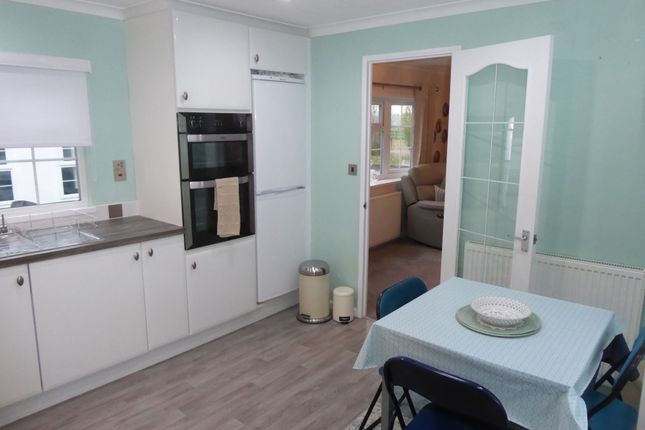 88A, Halcyon Park, Pooles Lane, Hullbridge, Hockley photo 3