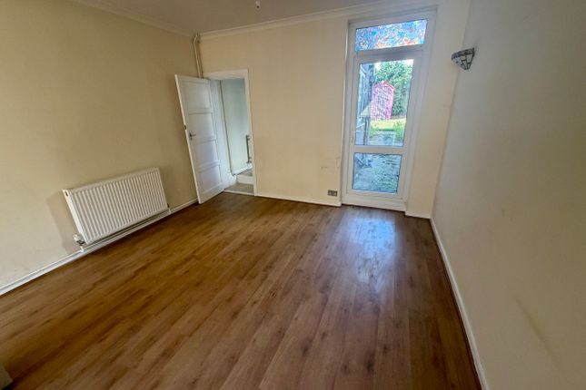 15, Collis Street, Rochester photo 4