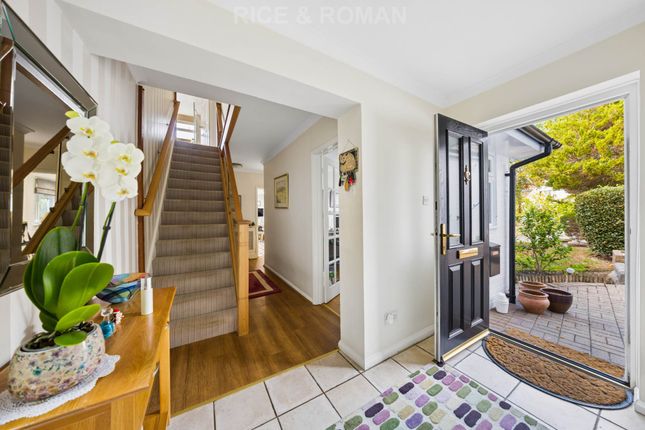 7, Orchard Hill, Windlesham photo 3