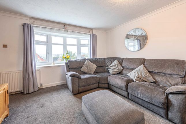 16, Hayes Road, Warwickshire photo 3