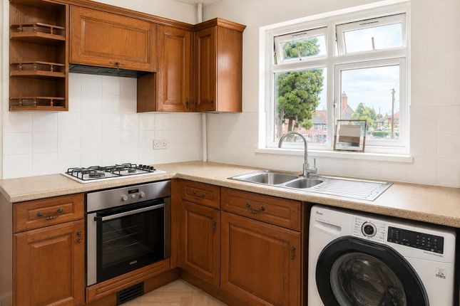 38, Blackberry Farm Close, Heston photo 2