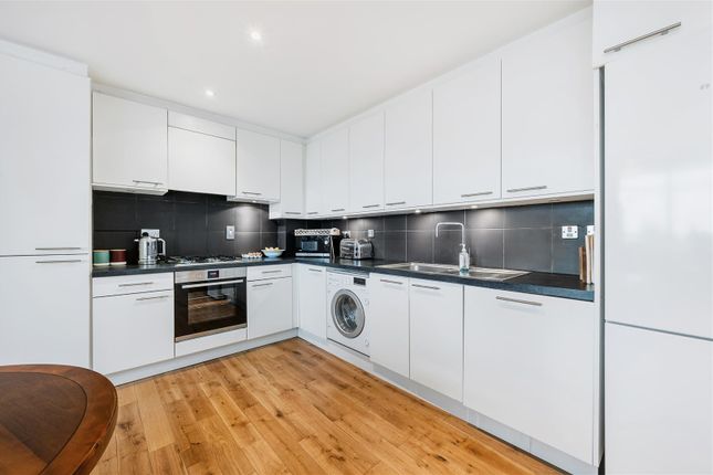 Flat 24, Woodgrange House, 429, Uxbridge Road, London photo 2