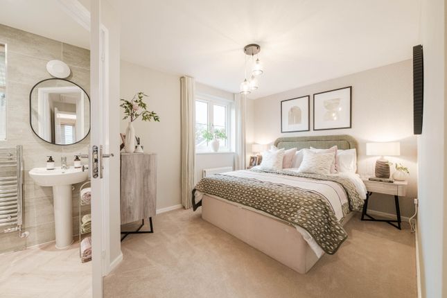 2-bed semi-detached on 16, Woodlands Lane, Windlesham, £505,000