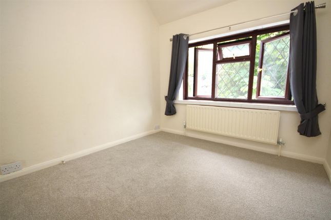 Semi-detached house to rent in Woodside Road, Guildford