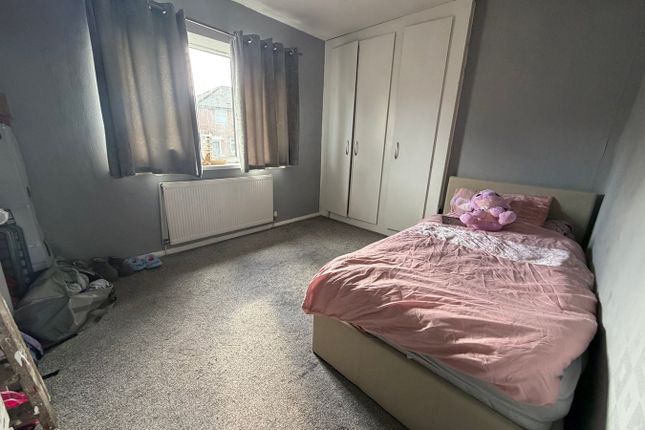 28, Woodley Avenue, Manchester photo 3